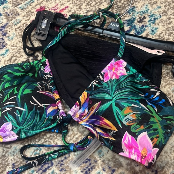 NWT Victoria's Secret bikini - Picture 3 of 10